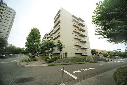 室内は二階に続く階段がある5LDKとなっています！