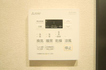 浴室暖房乾燥機付きで、雨の日のお洗濯もできますね。