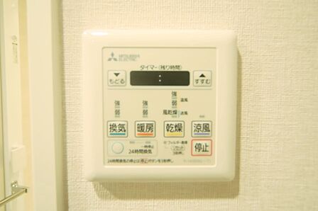 浴室暖房乾燥機付きで、雨の日のお洗濯もできますね。