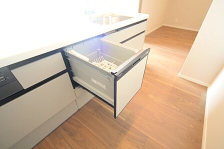食器洗い乾燥機付きで、洗い物の時間をご家族のお時間に。