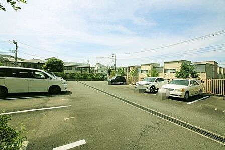 駐車場空有り!(月額12000円)