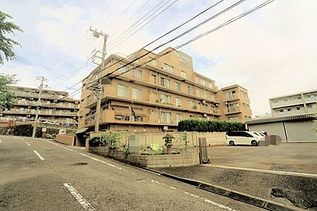 総戸数は21戸です！　エレベータがございます♪