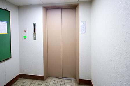 エレベータがございますので、お部屋への移動が安心ですね。