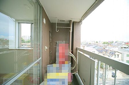お洗濯物が良く乾きそうな、南東向きのワイドバルコニーです♪