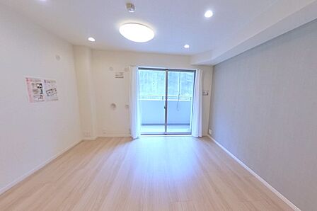 明るい光が差し込む、心地のよいリビングでございます♪