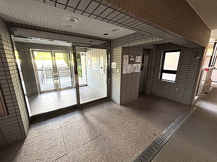 オートロックシステムです! 新耐震基準のマンションです♪