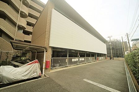 駐車場月額14000円〜16000円(空き状況はお問い合わせ下さいませ。)