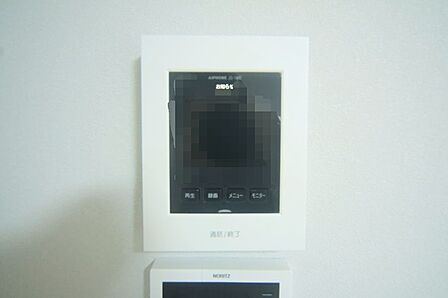 来訪者の確認ができる、モニターホンです。
