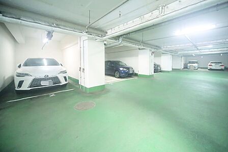 敷地内駐車場です(現状空はございません。)