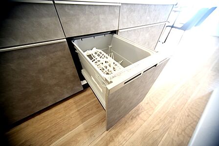 食器洗い乾燥機付きで、洗い物の時間をご家族のお時間に。