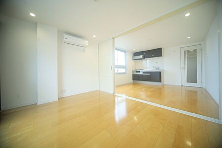 バルコニーに出られる洋室は、お子様部屋にいかがでしょうか♪