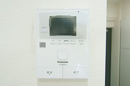 来訪者の確認ができる、モニターホンです。