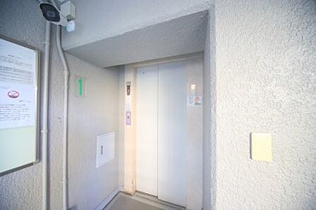 エレベータがございますので、お部屋への移動が安心ですね。