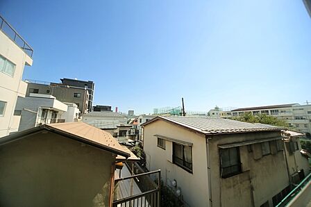 3階部分の東向きで、陽当り良好となっております♪