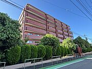 綺麗なグリーンの植栽に囲まれ、プライバシーも確保できます。