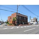 銀行「山口銀行綾羅木支店まで731m」