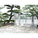 小学校「防府市立松崎小学校まで230m」