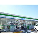 コンビニ「ファミリーマート防府新田店まで180m」