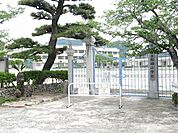 小学校「防府市立松崎小学校まで626m」