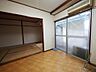 寝室：店舗とは分けて、落ち着いて暮らせる住居スペース