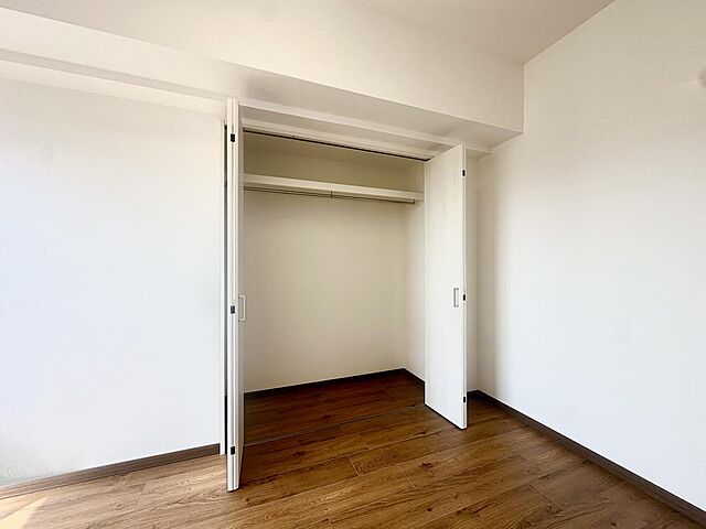 収納 高層階・南西角部屋／グランレイム赤池（再生住宅） 13階/-