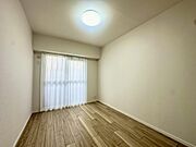 約5帖の洋室は寝室や子供部屋に