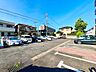 駐車場：駐車場は建物北側と南側にありどちらからも建物には出入り可能で便利です
