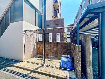 きれいに清掃されたゴミ置き場