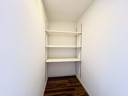 1.5帖の納戸は荷物が増えても便利な空間です