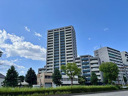 街のランドマークとなる高層レジデンス