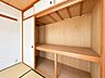 その他：上下2段と天袋のある押入です。奥行きがあり、布団や季節用品をまとめて収納できます