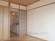 南向きでエアコン付きの6帖洋室です