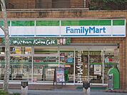 ファミリーマート　四条大宮店まで30メートル