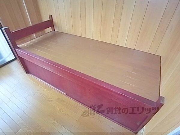 画像28:赤いベッドです