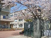 西院中学校まで600メートル