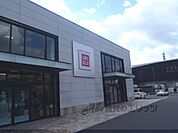 ユニクロ　伏見店まで90メートル