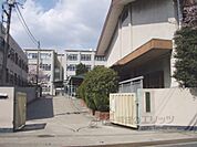 音羽中学校まで940メートル