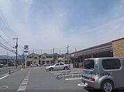 セブンイレブン　向日寺戸店まで300メートル
