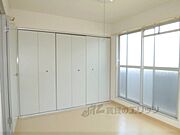 窓が二面あり明るいお部屋です。