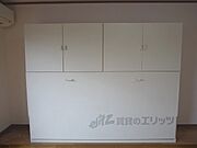 上段収納部、下段折りたたみ式ベッドです。