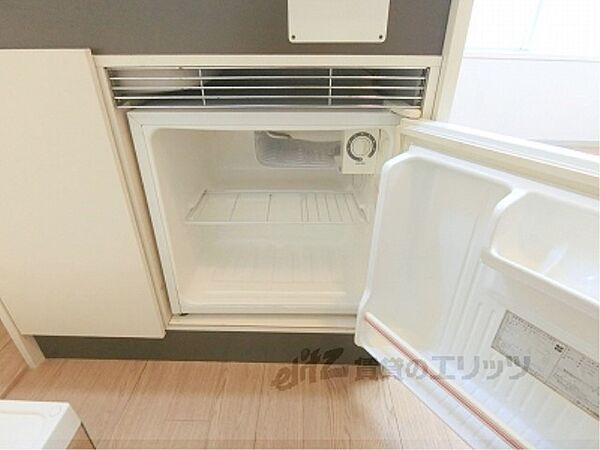 画像14:小型冷蔵庫