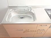 3口コンロ備え付けです。