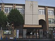 養徳小学校まで1300メートル