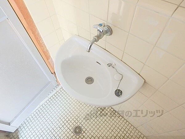 画像24:共同トイレ洗面台