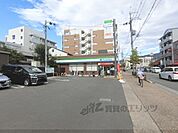 ファミリーマート　山科駅西店まで500メートル