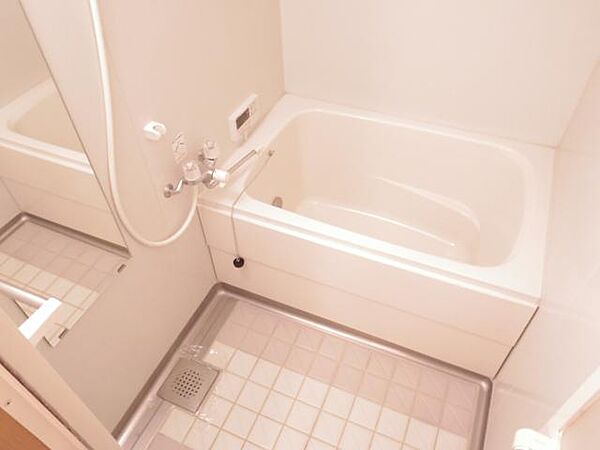画像4:コンパクトで使いやすいお風呂です