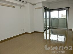 ロフティ上一万 707 7階1Kのリビング/ダイニング