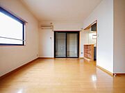 リビング12帖と広々していますので家具も置きやすい♪