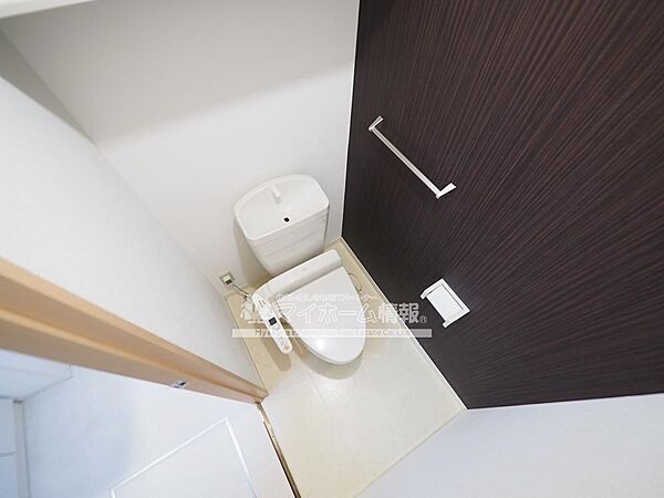トイレ：温水便座付きのトイレ