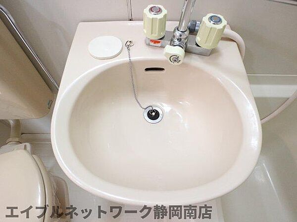 画像21:コンパクトで使いやすい洗面所